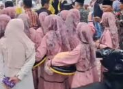 Paslon Darmadi – Darifus Disambut Antusias Ibu – Ibu Desa Pauh Tinggi