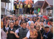 Meski Diguyur Hujan Pengukuhan Tim Darmadi – Darifus 10 Desa Kecamatan Siulak Tetap Semangat