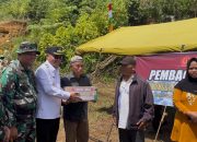 Kodim 0417/Kerinci Bagikan Ratusan Paket Sembako Gratis di Lokasi TMMD 126
