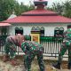 Satgas TMMD ke-126 Gotong Royong Cat Masjid Baitul Ikhlas Sungai Jernih