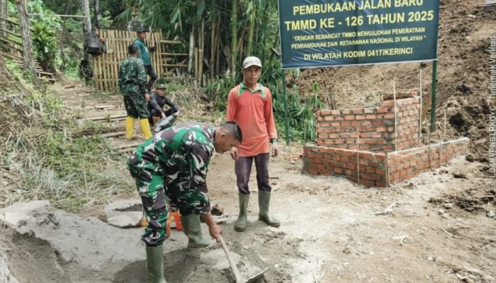 TMMD Ke-126 Kodim 0417/Kerinci Bangun Prasasti di Titik Nol