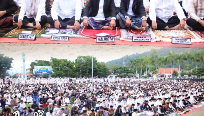 Pimpinan dan Anggota DPRD laksanakan Shalat Idul Fitri Bersama Pemkot Sungai Penuh di Lapangan Merdeka