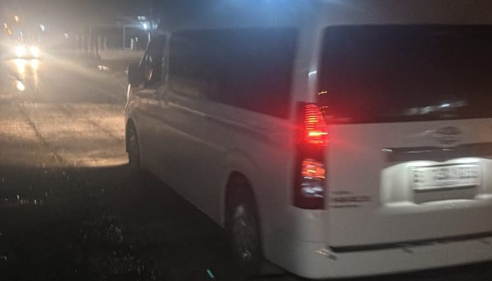 Penumpang Travel Safamarwa Mengaku Diturunkan di Tepi Jalan Saat Hujan, Keluarga Kecewa