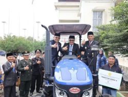 Serahkan Bantuan Alsintan Dorong Produktivitas Pertanian